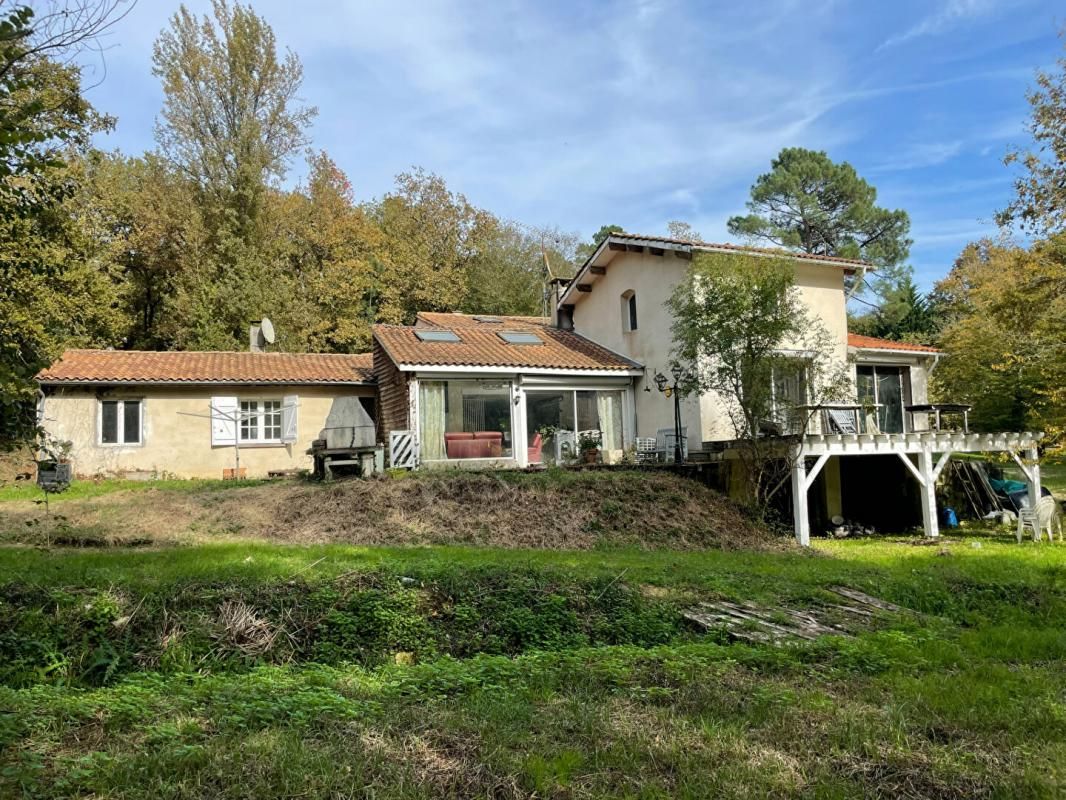 Maison Targon 8 pièce(s) 191 m2