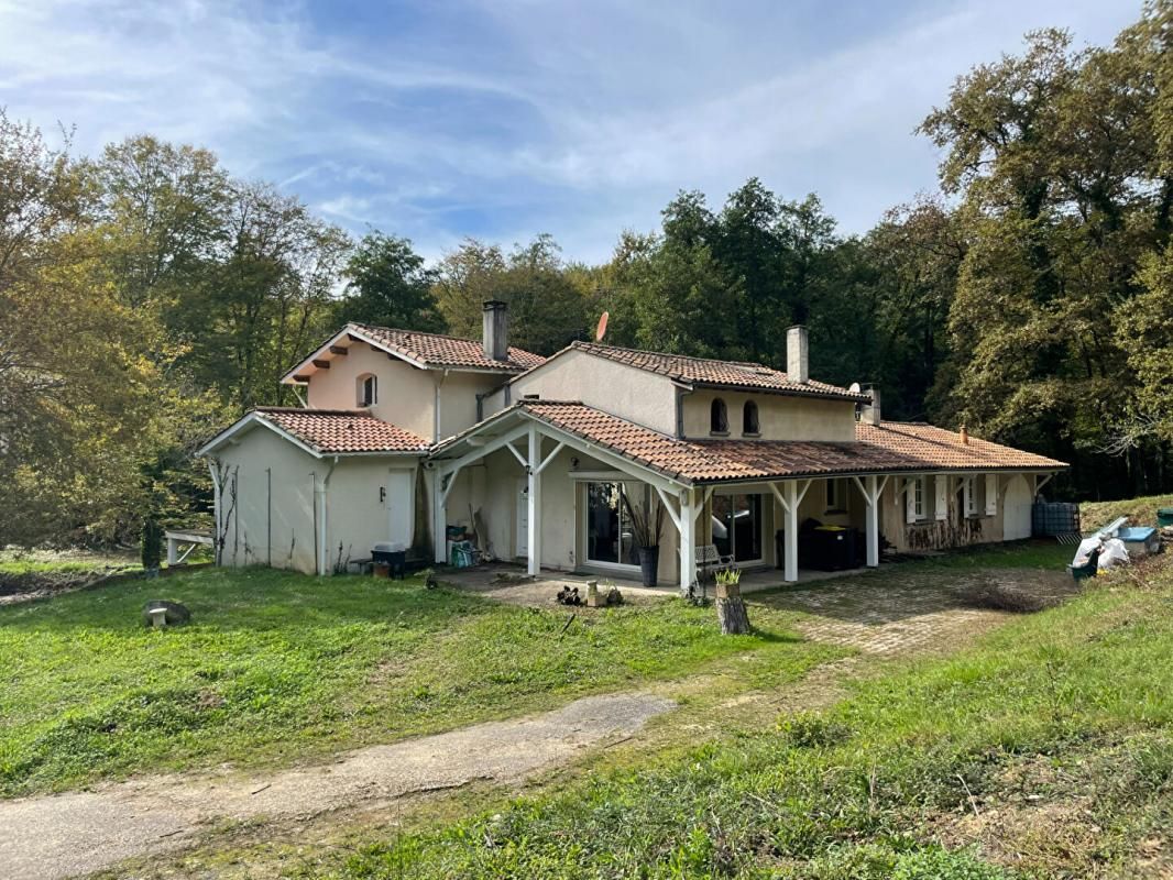 TARGON Maison Targon 8 pièce(s) 191 m2 2