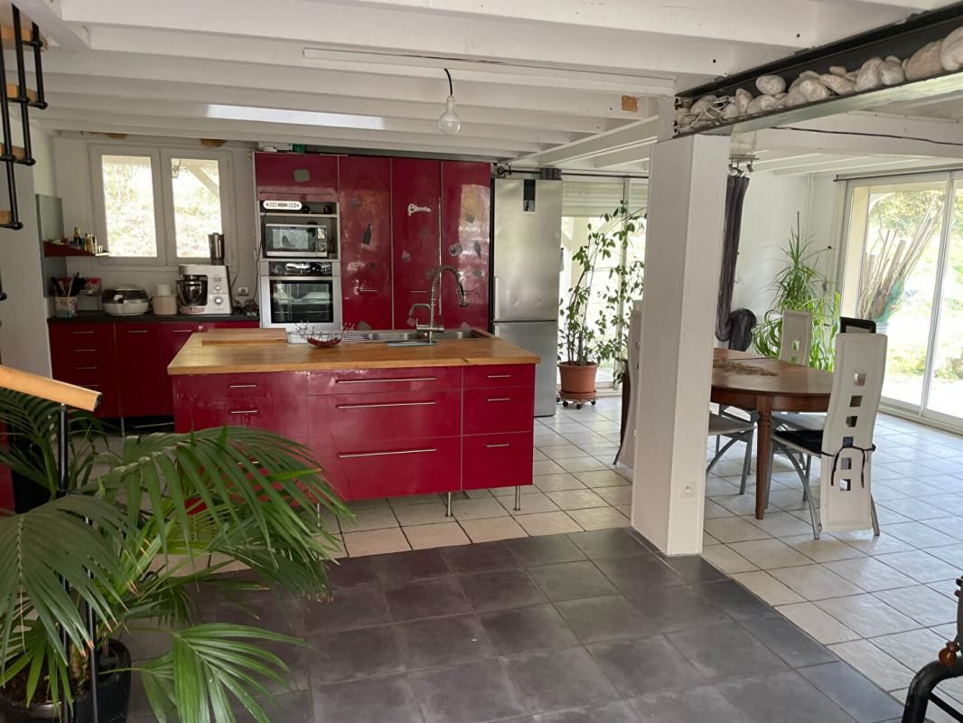 TARGON Maison Targon 8 pièce(s) 191 m2 4