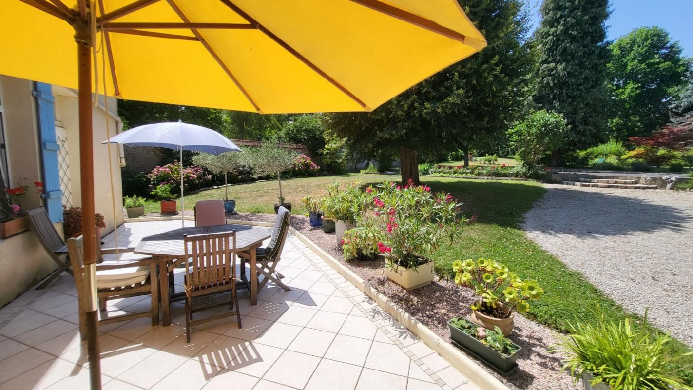 SAINT-QUENTIN Maison de caractère avec opportunité locative intégrée 3