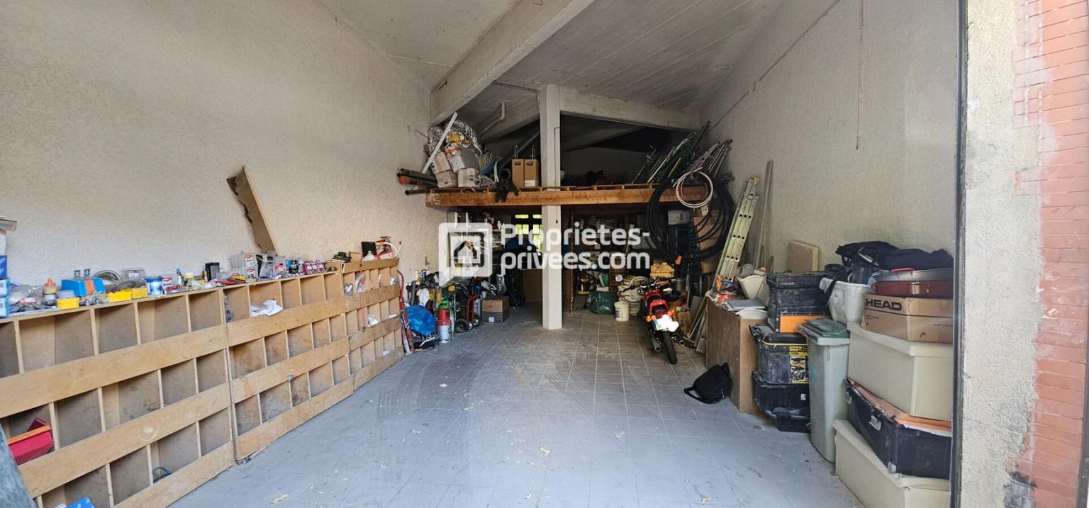 PERPIGNAN Grand Garage Perpignan centre secteur Pont Joffre  de 60 m2 1