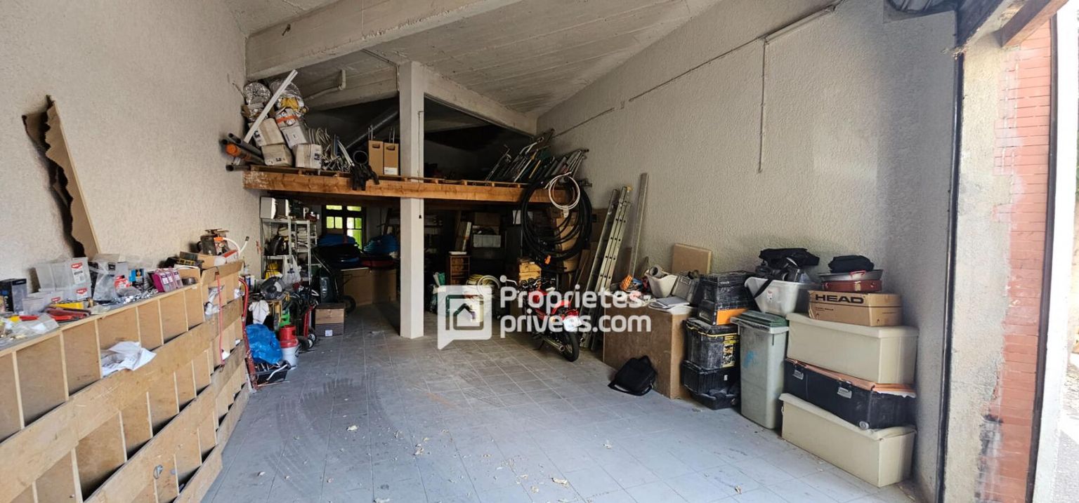 PERPIGNAN Grand Garage Perpignan centre secteur Pont Joffre  de 60 m2 2