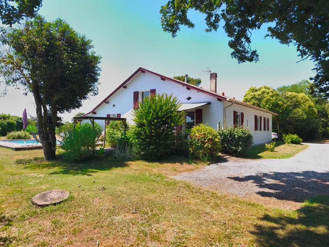 SAUGNAC-ET-CAMBRAN Maison Saugnac Et Cambran 5 pièce(s) 160 m2 4