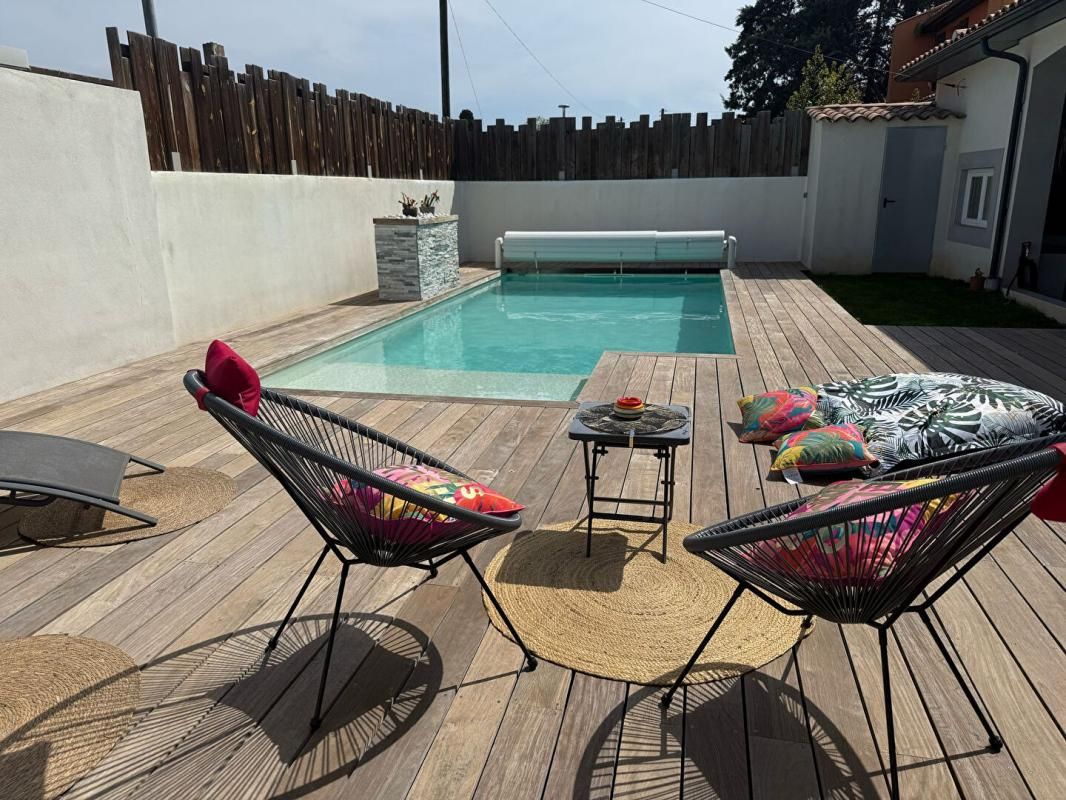 FRONTIGNAN Ensemble immobilier avec piscine à Frontignan Maison T5 + Appartement T4 -211 M2 habitables 1