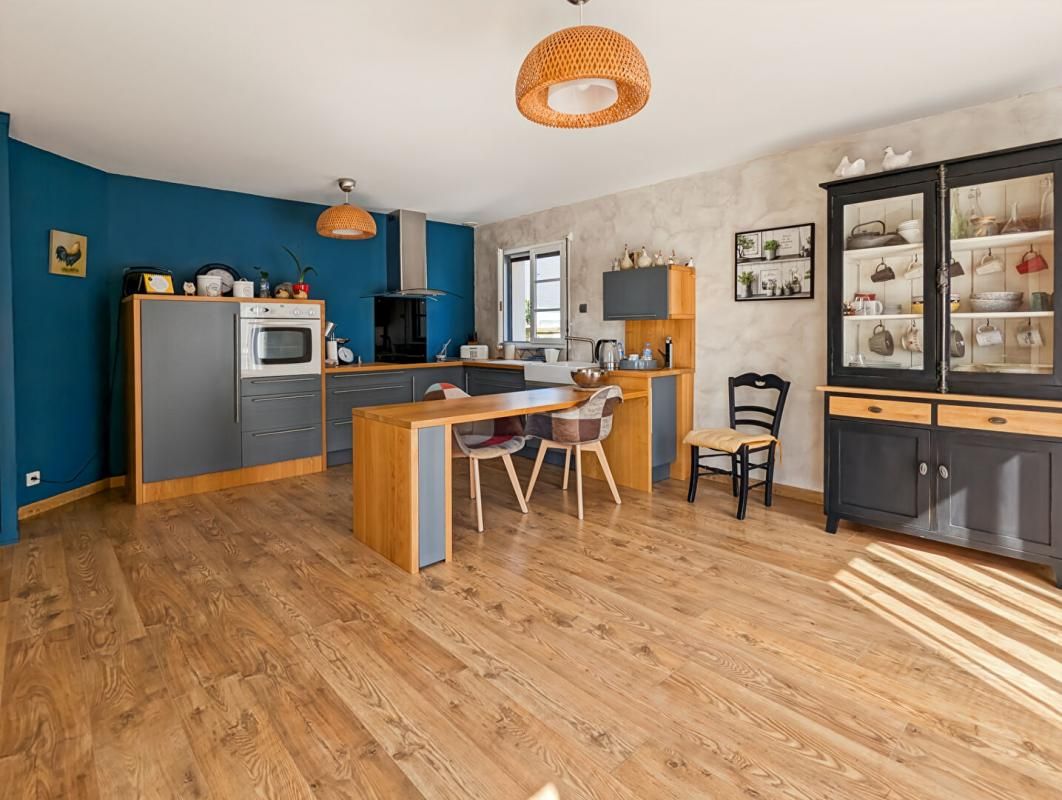 SAVENAY Maison  8 pièce(s) 165.91 m2 2
