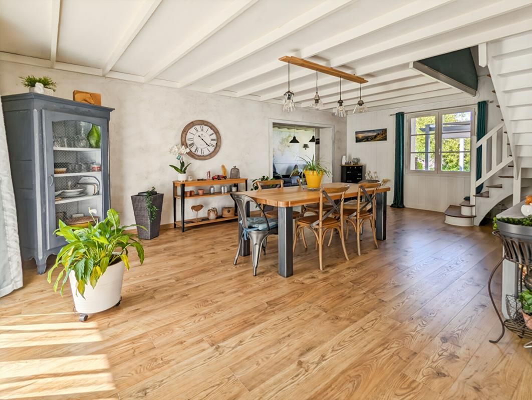 SAVENAY Maison  8 pièce(s) 165.91 m2 4