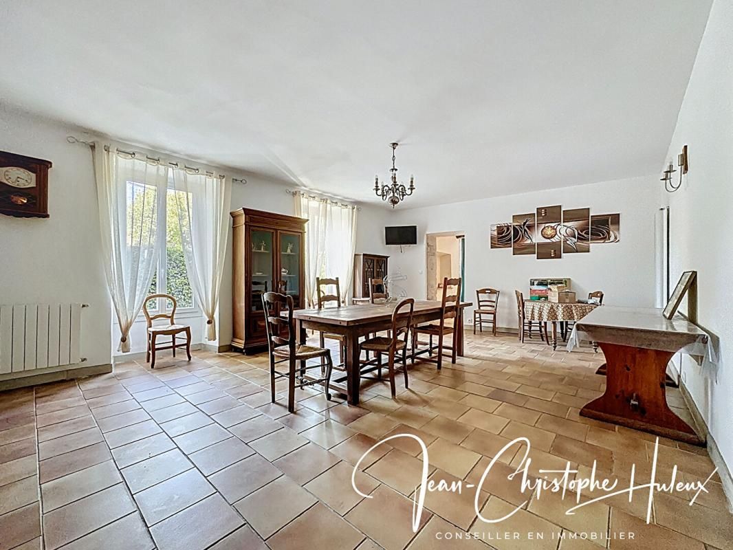 NIMES 30320 Marguerittes - Mas de caractère de 418 m2 2