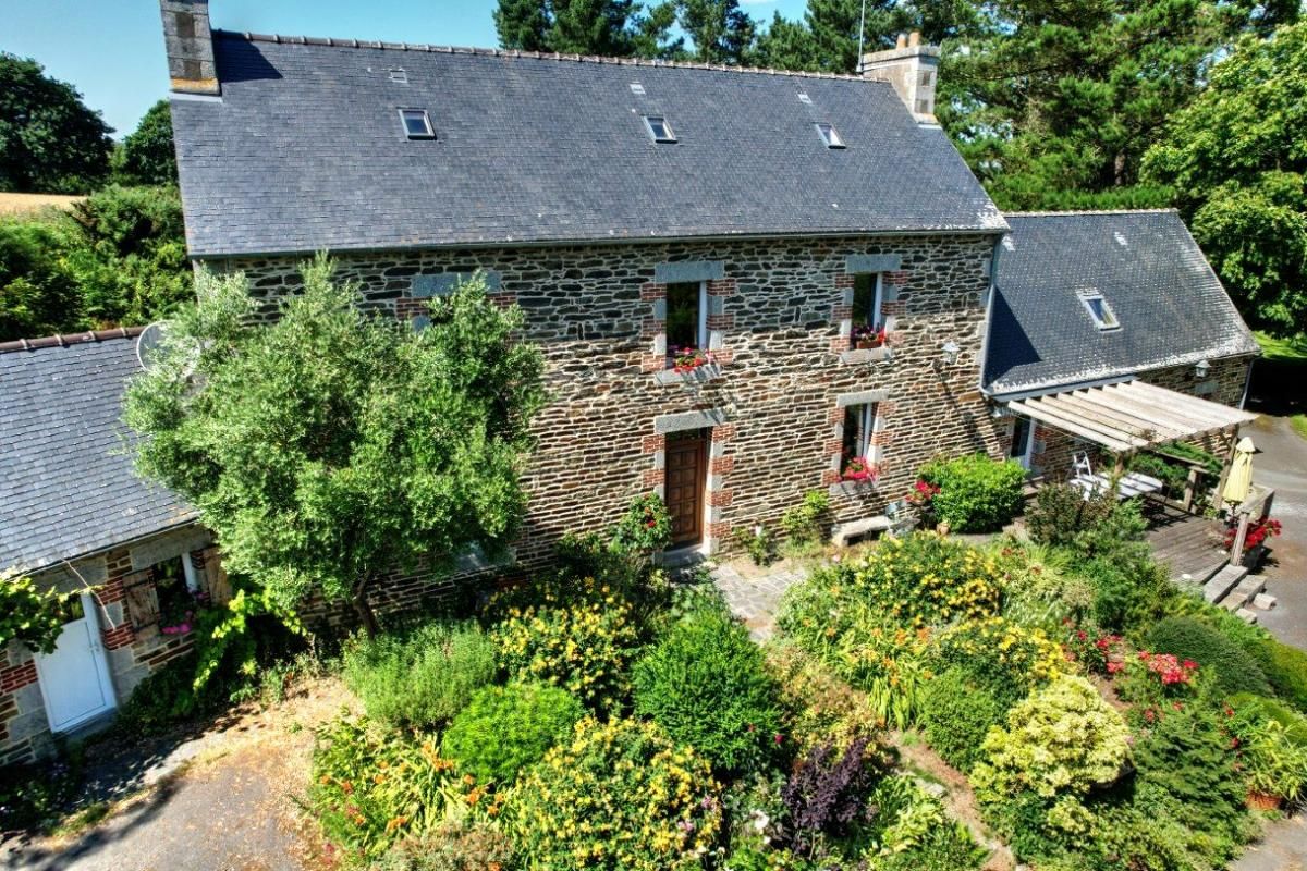 TREGUIER Demeure de caractère de 174 m2 , 5 chambres 4