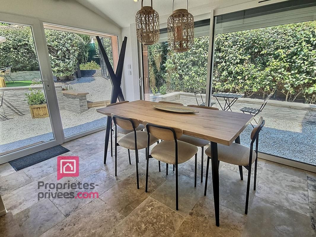 BAGNOLS-EN-FORET Maison en duplex 49m2 rénovée et moderne- JARDIN- PARKING 2