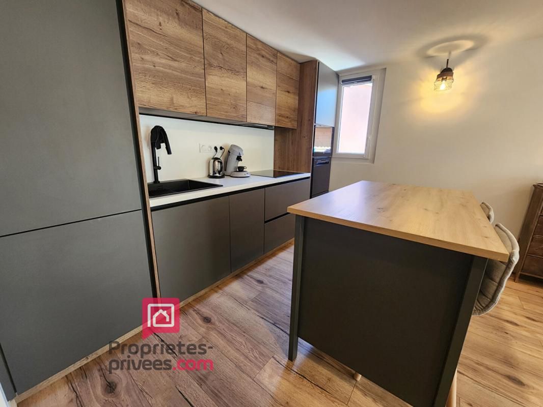 BAGNOLS-EN-FORET Maison en duplex 49m2 rénovée et moderne- JARDIN- PARKING 3