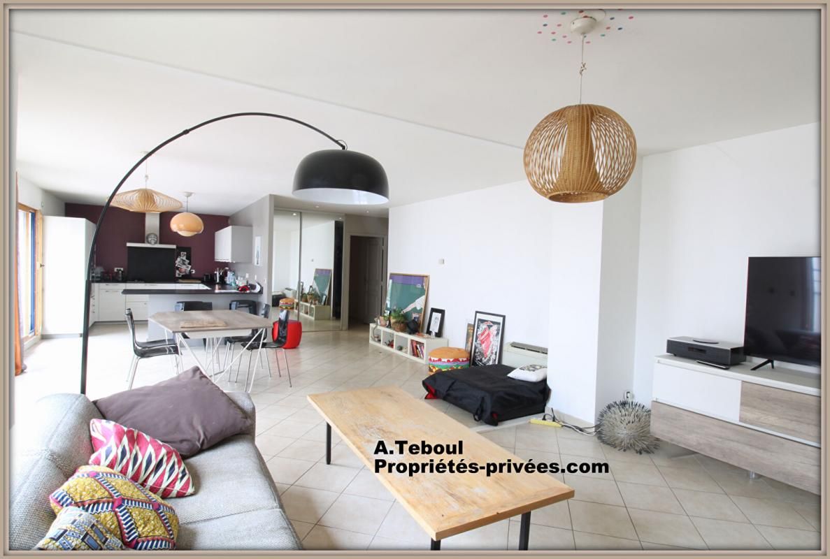 VILLEURBANNE APPARTEMENT T5 : TOIT/TERRASSE DE 140M² AVEC 2 TERRASSES DE 60M² 1