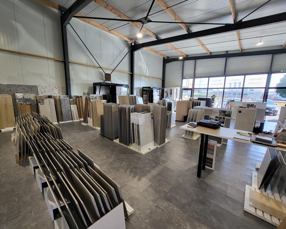 SABLE-SUR-SARTHE Magasin de vente de carrelage en aménagement intérieur/extérieur 1