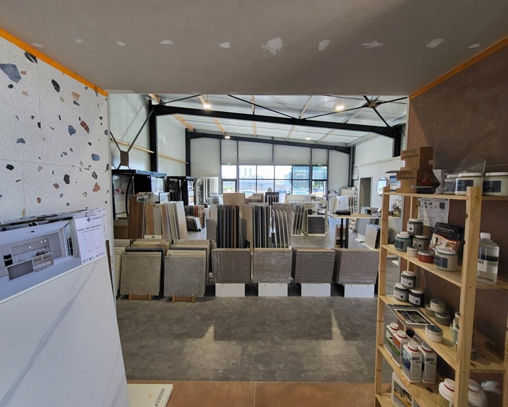 SABLE-SUR-SARTHE Magasin de vente de carrelage en aménagement intérieur/extérieur 2