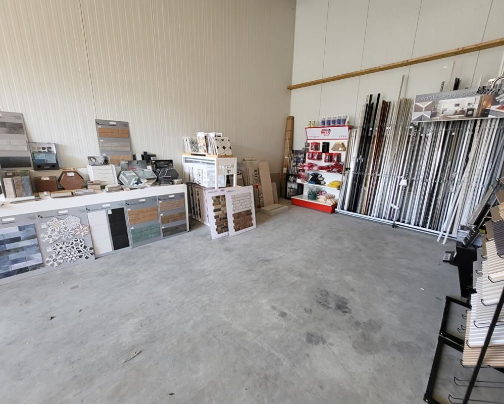 SABLE-SUR-SARTHE Magasin de vente de carrelage en aménagement intérieur/extérieur 3