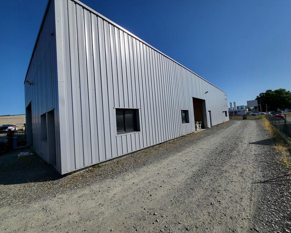 SABLE-SUR-SARTHE Magasin de vente de carrelage en aménagement intérieur/extérieur 4