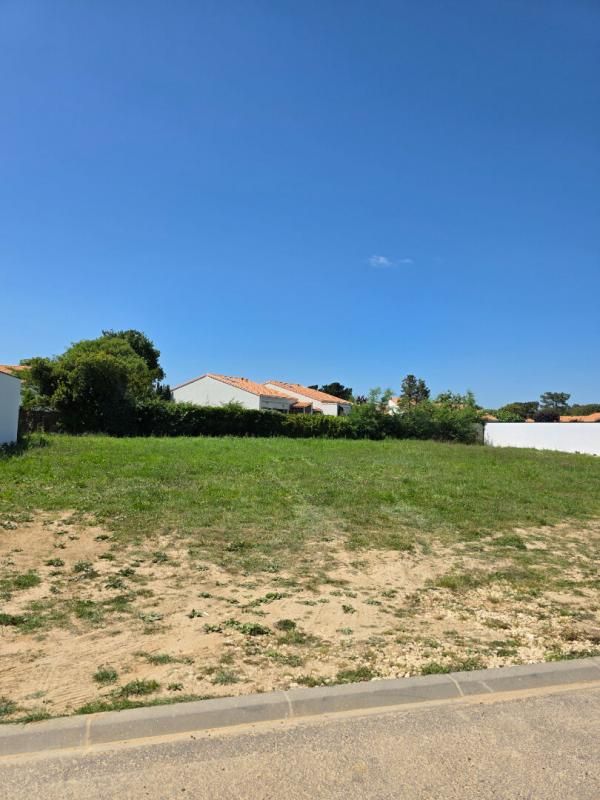 SAINT-PALAIS-SUR-MER Rare Terrain viabilisé 618 m2 2