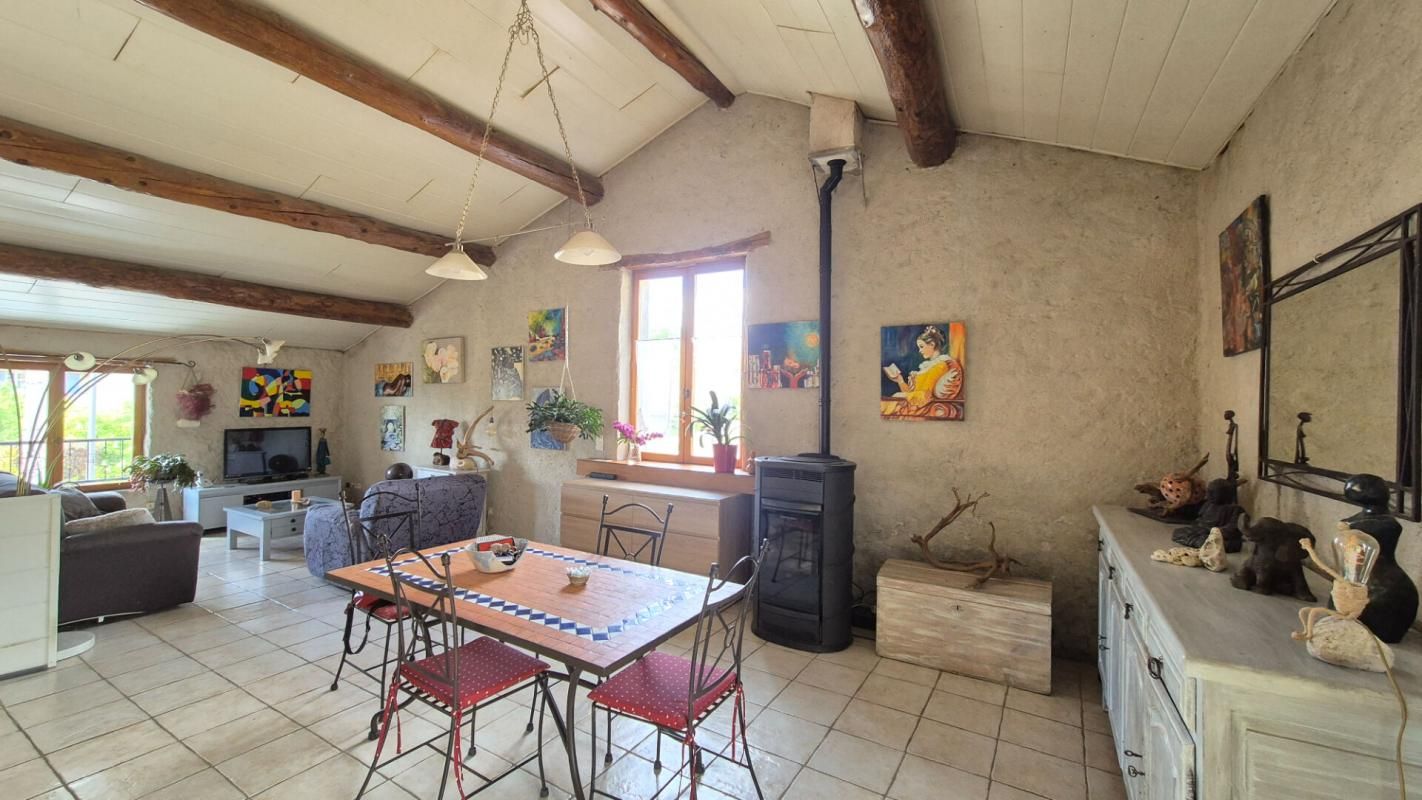 VALENSOLE Maison d'artiste avec jardin au coeur du village 2