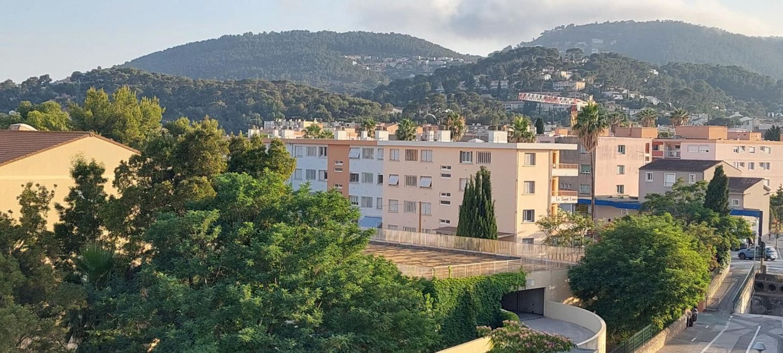 HYERES Superbe T4 de 105 m2 avec vue dégagée 1