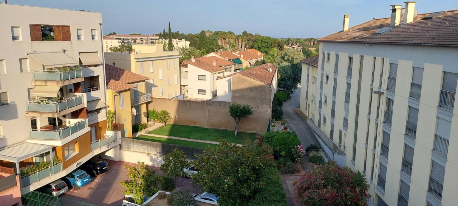HYERES Superbe T4 de 105 m2 avec vue dégagée 2
