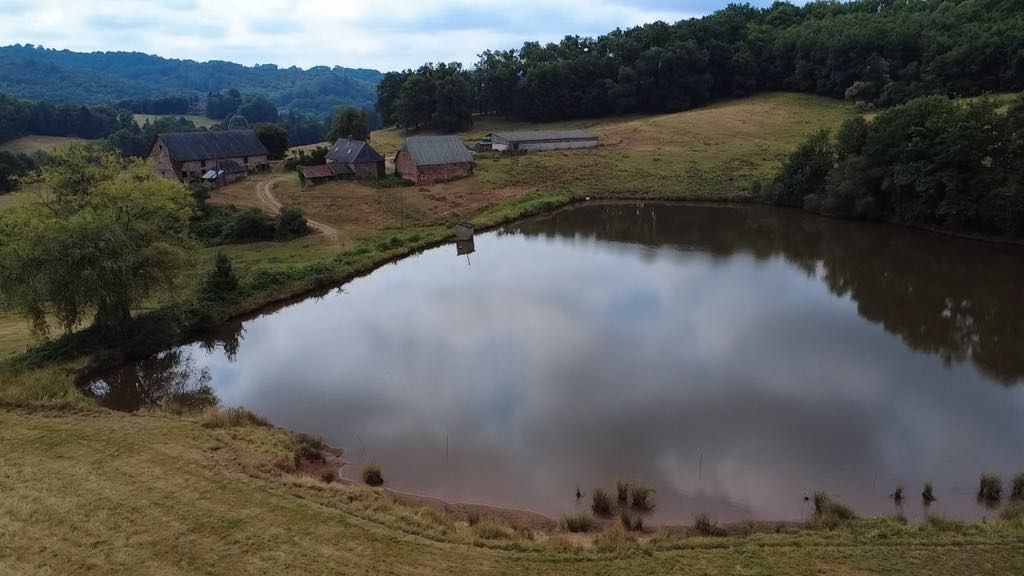 VILLAC Maison avec grange, stabulation et étang sur 59 hectares de terrain d'un seul tenant 1