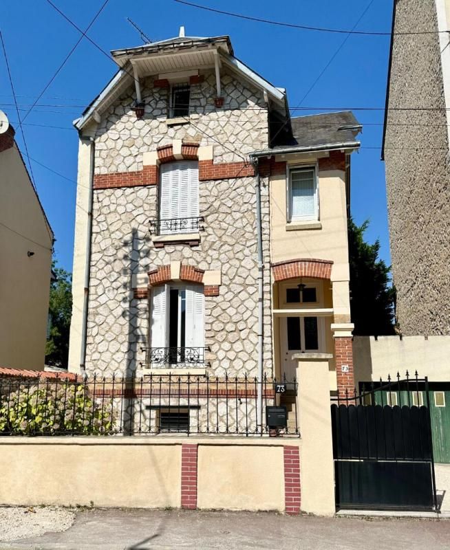 MONTARGIS 10 mn à pied gare de MONTARGIS - A VENDRE MAISON de VILLE 85 m2 environ, jardin de 566 m2 3