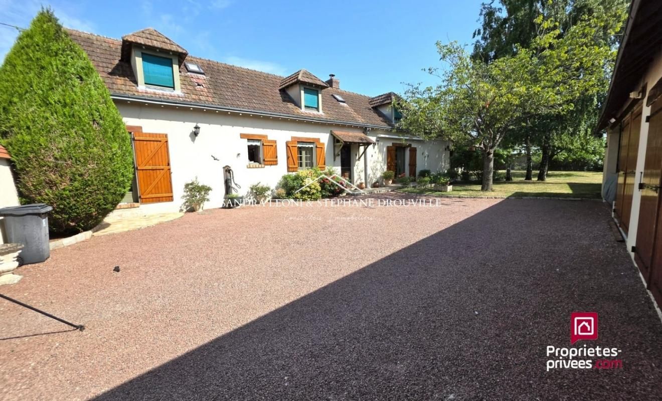 PROCHE JOUY - MAINTENON - RAVISSANTE LONGERE de 182 m², 7 PIECES