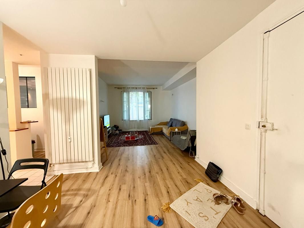 PARIS-18E-ARRONDISSEMENT Rue Caulaincourt quatre pièces de 70 m² Rez-de-chaussée 2