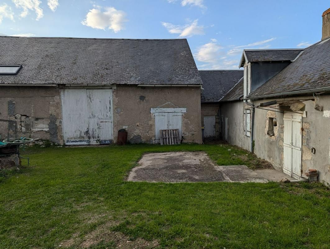 LANGY Propriété longère, grange et grand terrain 1