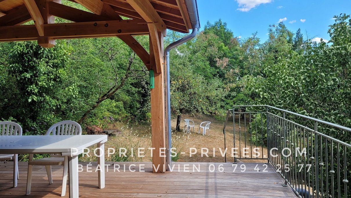 PLAZAC Charmante maison en pierre apparente. 2 Chambres et bureau. Belle terrasse couverte. Jardin arboré 2023m2 1