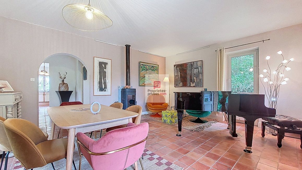 PLAZAC Charmante maison en pierre apparente. 2 Chambres et bureau. Belle terrasse couverte. Jardin arboré 2023m2 2