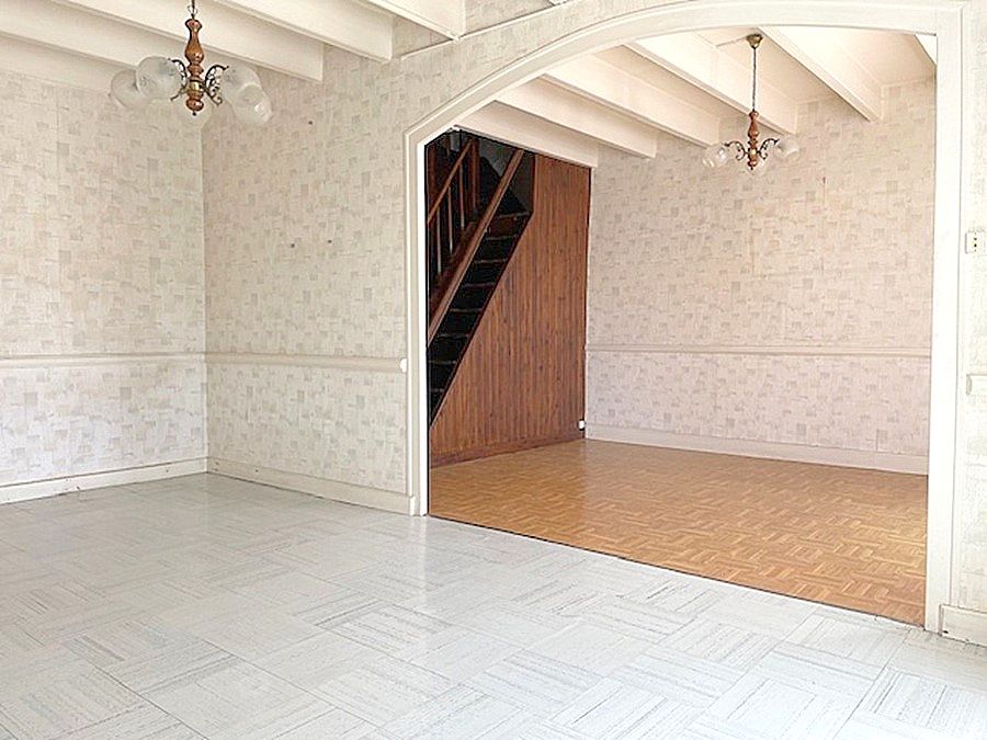 SAINT-JEAN-DE-LIVERSAY Maison à rénover 137 m2 garage et grenier 3