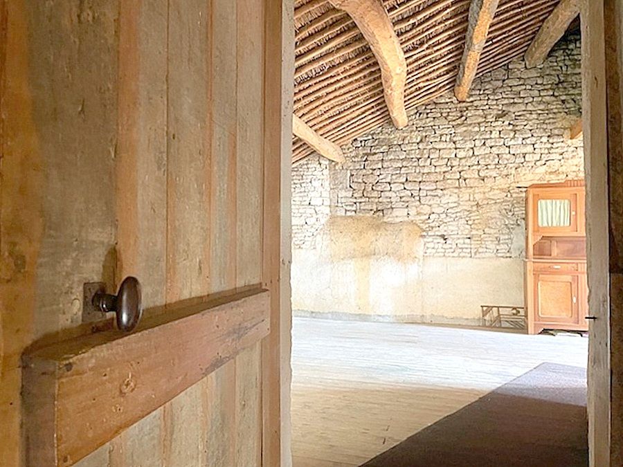 SAINT-JEAN-DE-LIVERSAY Maison à rénover 137 m2 garage et grenier 4