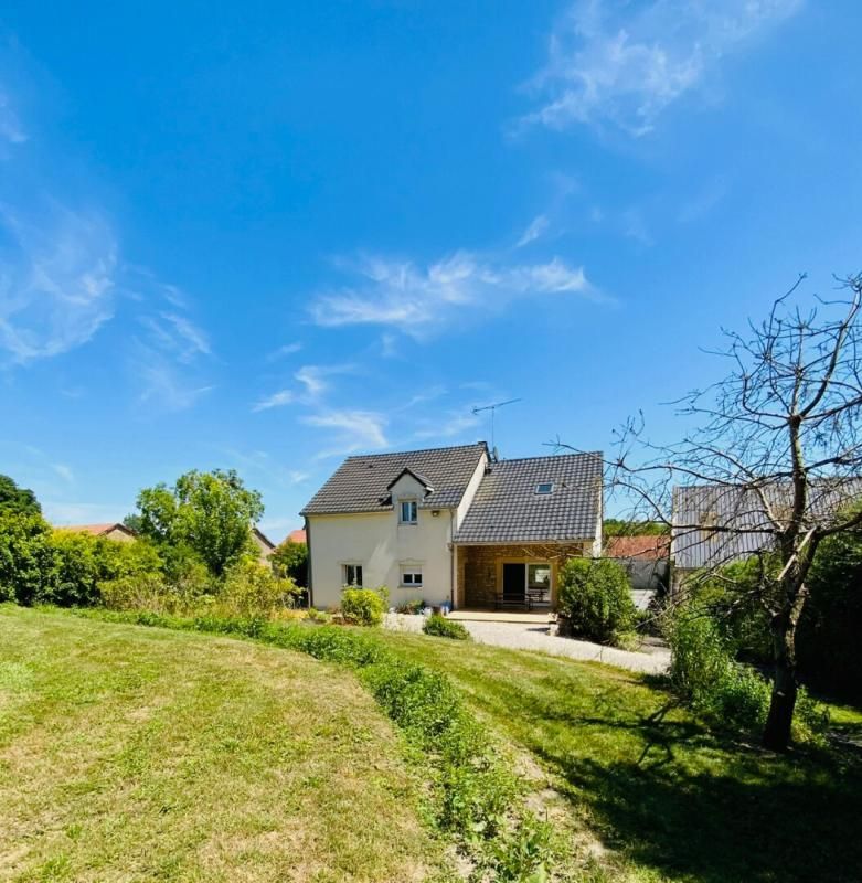 SEUIL Maison Seuil 8 pièce(s) 210 m2 environ + hangar 276 m2 1
