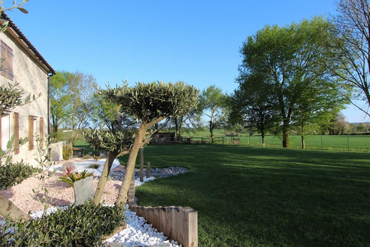 LA CHATAIGNERAIE Maison Saint Sulpice En Pareds 4 pièce(s) 119 m2 1