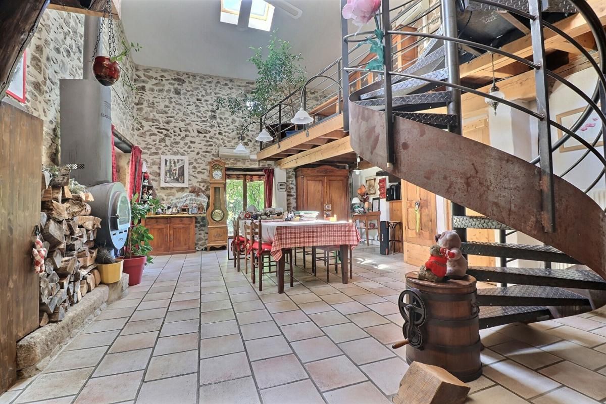 À vendre ? Propriété de caractère en pierre, avec piscine et 2 hectares ? Saint-Andéol-de-Vals (Ardèche)