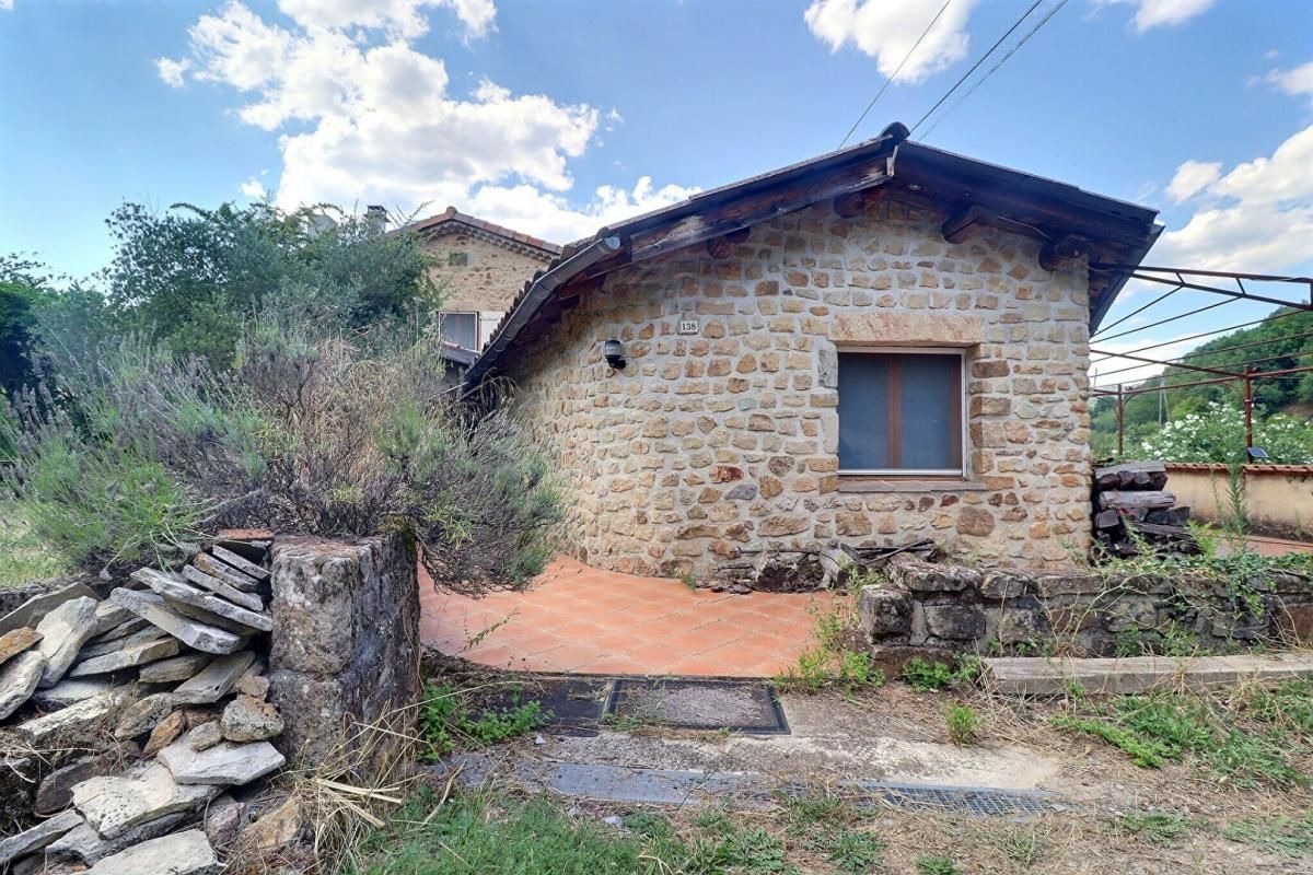 AUBENAS À vendre ? Propriété de caractère en pierre, avec piscine et 2 hectares ? Saint-Andéol-de-Vals (Ardèche) 2