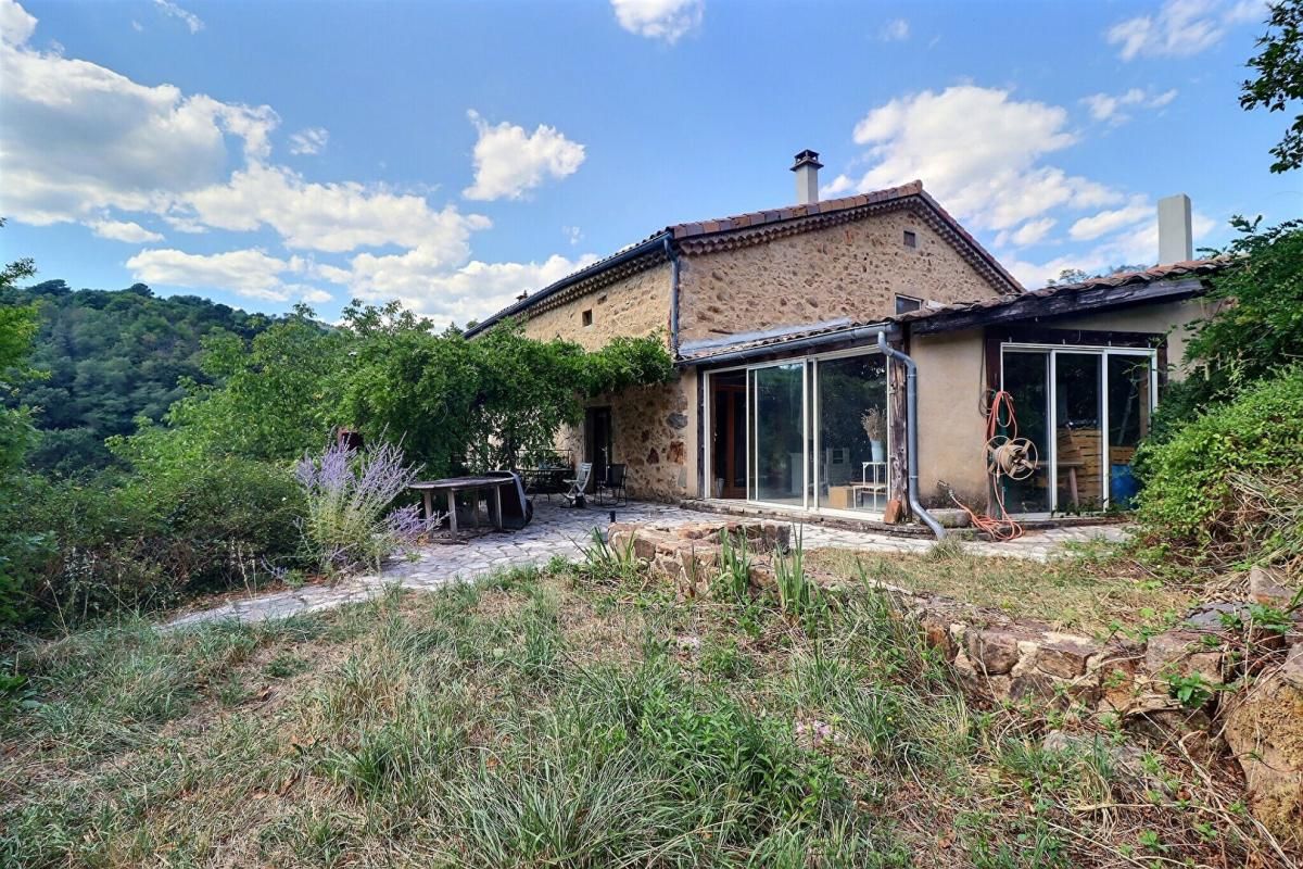 AUBENAS À vendre ? Propriété de caractère en pierre, avec piscine et 2 hectares ? Saint-Andéol-de-Vals (Ardèche) 3
