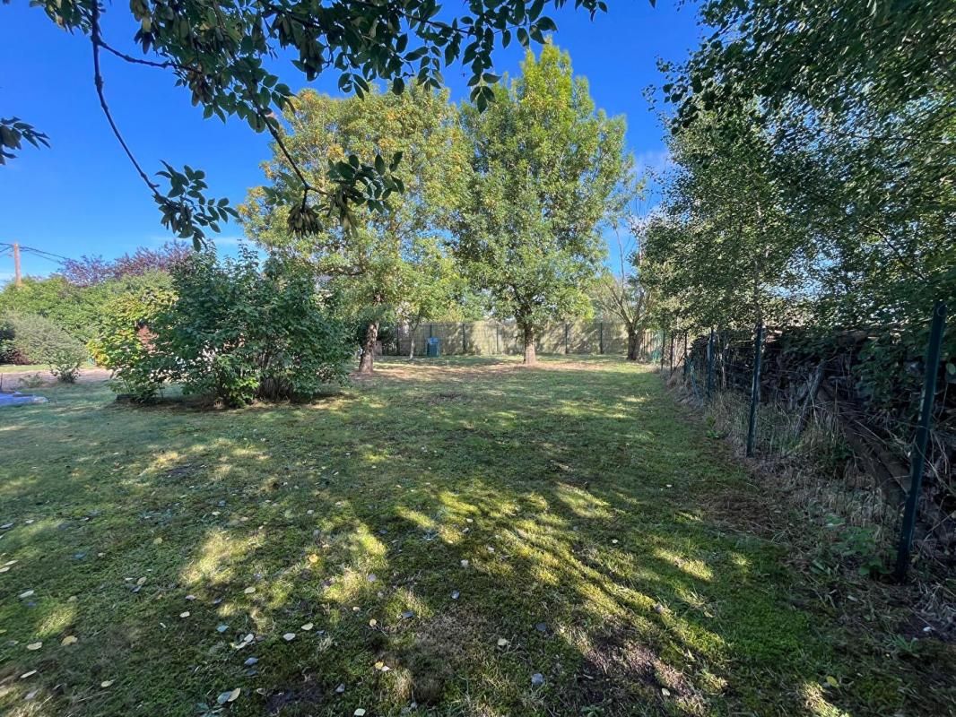 ANGERS Terrain Ecouflant 450 m2 2
