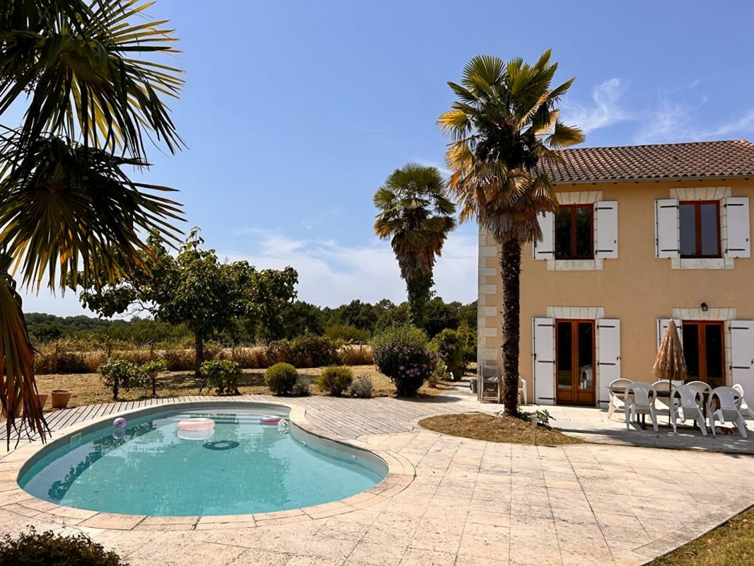 TRELISSAC À vendre, propriété d'exception en pierre sur les hauteurs de Trélissac (24750) 1