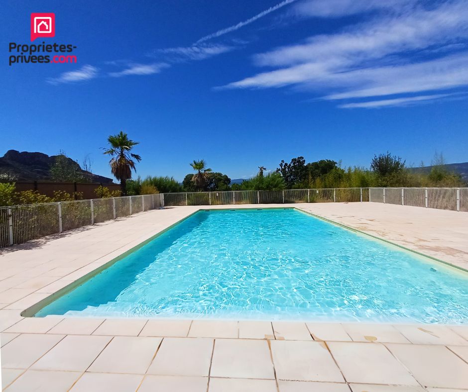 ROQUEBRUNE-SUR-ARGENS Villa 5 pièces avec jardinet et garage de 18m² 2