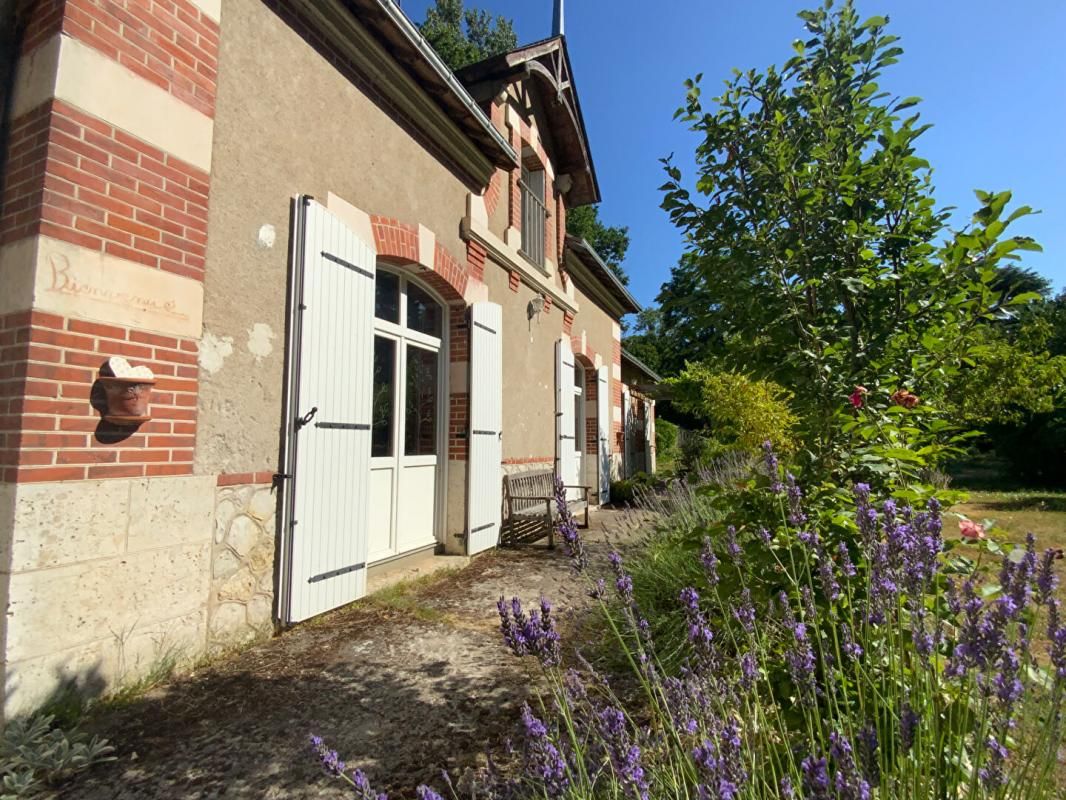 CHOUZY-SUR-CISSE Maison Vallée de la Cisse 6 pièce(s) 190 m2 2