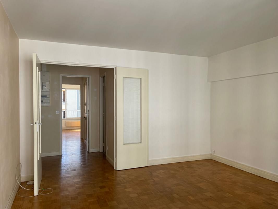 PARIS-11E-ARRONDISSEMENT Appartement Paris 2 pièce(s) 49.32 m2 4