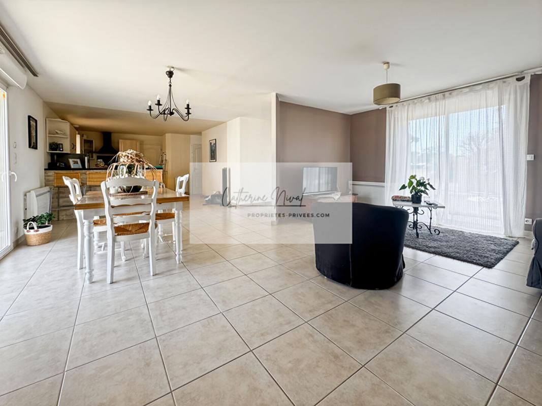 SAINT-LYPHARD Maison de plain-pied 4 chambres + bureau ? Jardin clos ? Double garage 1