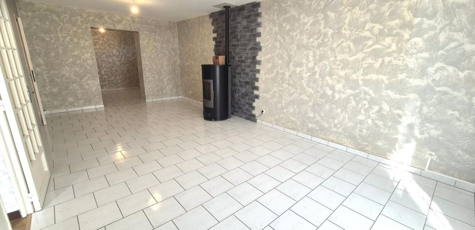 SAINT-DIZIER Belle Maison Individuelle de 113 m² Rénové avec Cours sécurisées, Garage, Dépendance, Terrasse avec bassin et Terrain clos et arboré de 437 m² 1