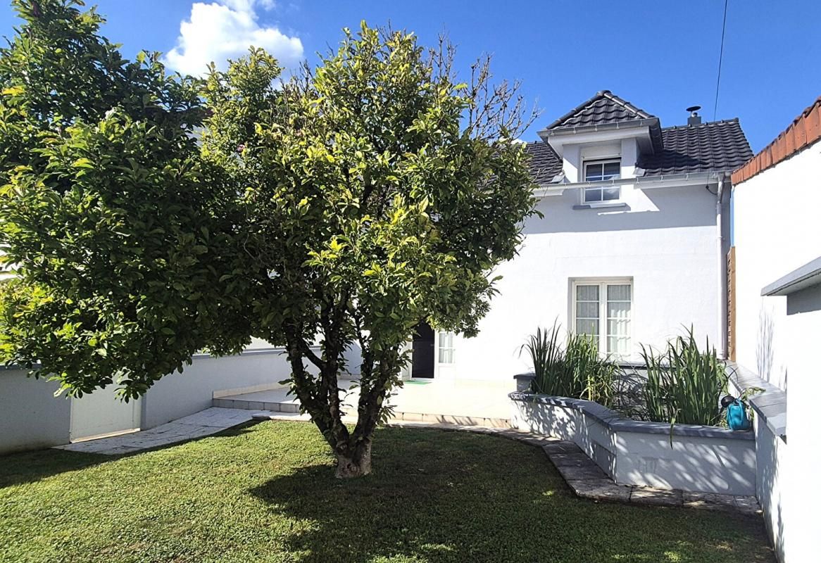 SAINT-DIZIER Belle Maison Individuelle de 113 m² Rénové avec Cours sécurisées, Garage, Dépendance, Terrasse avec bassin et Terrain clos et arboré de 437 m² 2