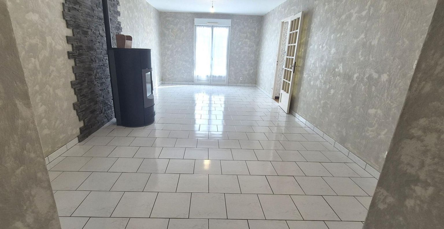 SAINT-DIZIER Belle Maison Individuelle de 113 m² Rénové avec Cours sécurisées, Garage, Dépendance, Terrasse avec bassin et Terrain clos et arboré de 437 m² 4