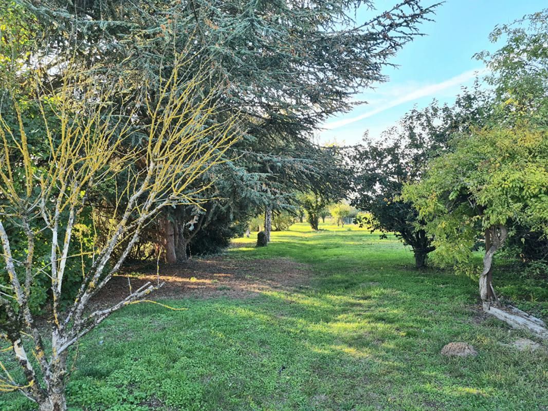 COURCELLES-SUR-SEINE Courcelles sur Seine - Maison de plain pied de 79 m2  - 4 chambres -  sur sous-sol total avec 870 m2 de terrain plat et arboré - PRIX :  168.990 3