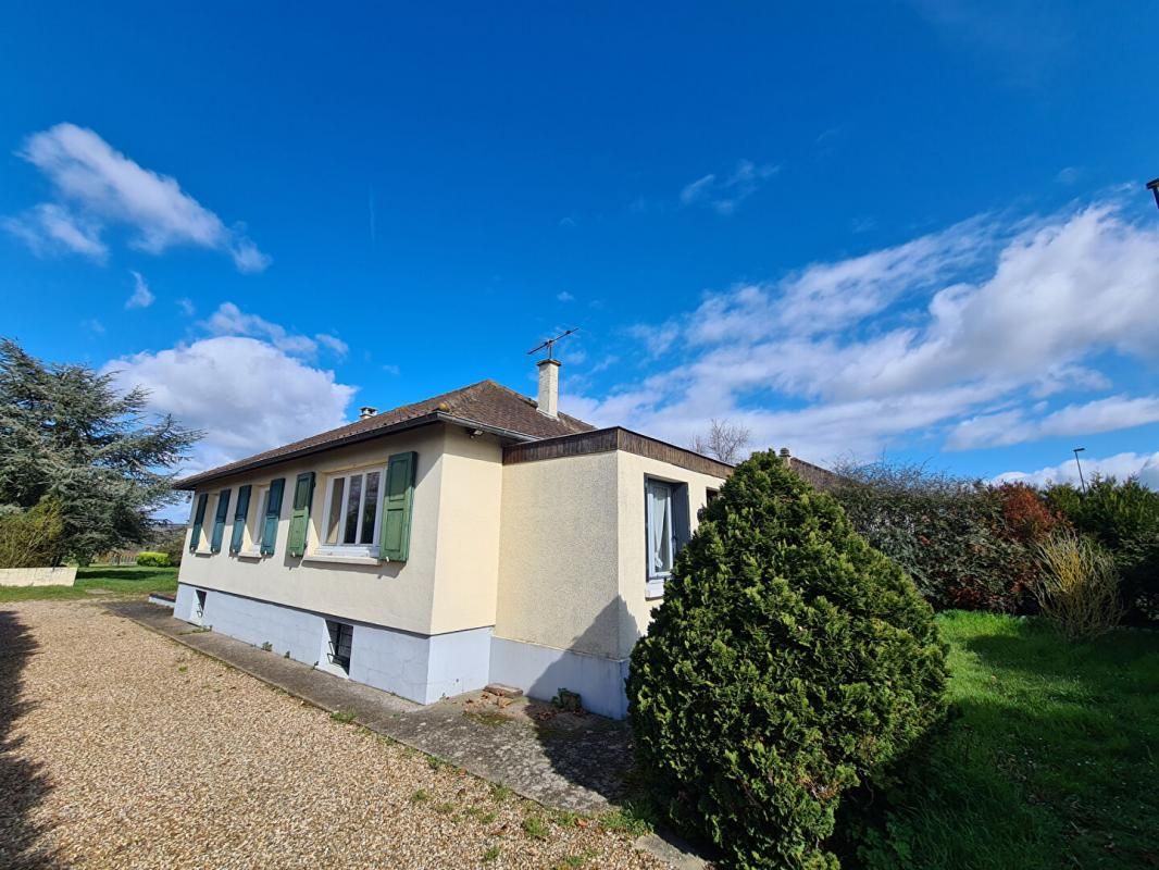 COURCELLES-SUR-SEINE Courcelles sur Seine - Maison de plain pied de 79 m2  - 4 chambres -  sur sous-sol total avec 870 m2 de terrain plat et arboré - PRIX :  168.990 4