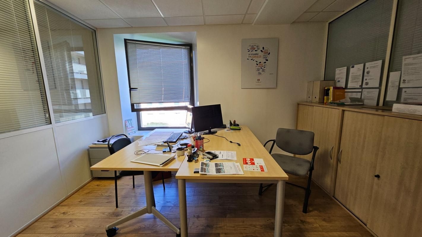 GRENOBLE EXCLUSIVITE GRENOBLE - Vente BUREAUX 42 m² -  128 628 euros 2