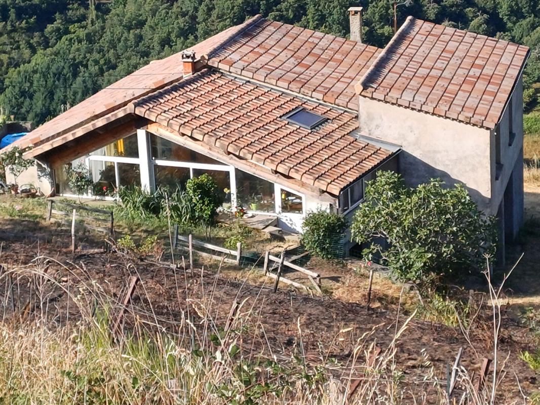 SAINT-ETIENNE-DE-SERRE Maison en pierres de 120m² 3